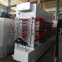 Presse hydraulique à chaud à trois couches de 200 tonnes, 1300*3200, machine à aplanir le placage multicouche pour panneaux de bois