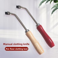 Outil de rainurage manuel recommandé pour revêtements de sol sportifs en PVC, lame trempée noircie, manche en bois de hêtre durable et tranchant