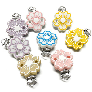 Clip de silicona bicolor Sakura para chupete, cadena antipérdida para bebé, accesorios DIY para cadena de chupete, clip de silicona para el borde del chupete, sin BPA - Product Image 3