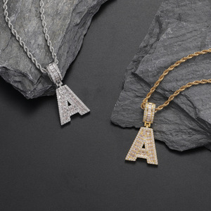 Collar de Moda con Iniciales Árabes, Cadena de Cobre, Nombre Personalizado, 26 Letras Mayúsculas, Collar con Letra de Amor Plateada para Mujeres y Hombres - Product Image 4