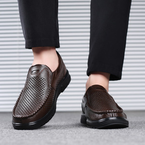 Mocasines de cuero perforado transpirable para hombre, con suela de goma de tacón bajo, zapatos casuales para el tiempo libre, hechos en Wenzhou. - Product Image 2
