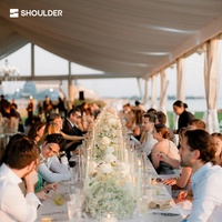 Tente de mariage de luxe avec structure en aluminium, tente d'événement avec tables et sièges, toit en PVC blanc résistant aux UV, élégante et durable, tente de fête en plein air