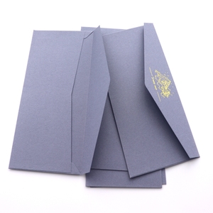 Enveloppes personnalisées de qualité supérieure 230 g/m² avec estampage à chaud doré, couleurs standard unies. Idéal pour les cadeaux et les contextes professionnels - Product Image 4