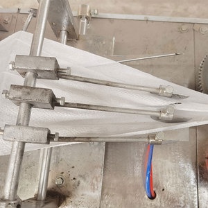 Công nhân gia đình nhỏ đơn giản vận hành máy làm giấy khăn ăn tự động máy làm giấy khăn ăn - Product Image 6