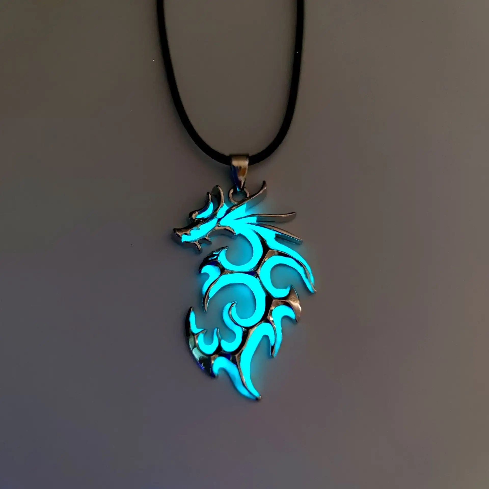 Lichtgevende Drakenketting Gloeiende Nacht Fluorescentie Antiek Verzilverd Glow In The Dark Ketting Voor Mannen Vrouwen