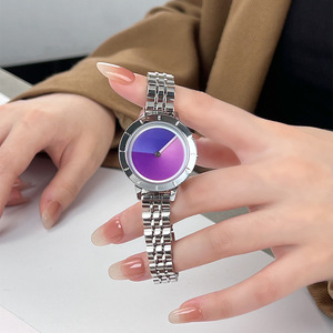 Reloj plateado minimalista para mujer, esfera con gradiente azul, pulsera de acero inoxidable, reloj de pulsera moderno de cuarzo - Product Image 5