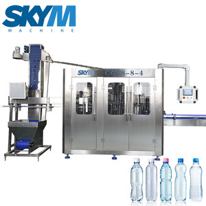 Machine de remplissage de bouteilles de boissons <span class=keywords><strong>SKYM</strong></span> 2000BPH 3 en 1 entièrement automatique pour eau minérale pure A à Z, installation complète pour petites productions - Product Image 1