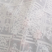 Offre Spéciale respirant petit trou partout Floral blanc teint 100% coton mousseline de soie broderie tissu pour les femmes robe