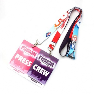 Lanière de cou personnalisée en polyester écologique avec porte-badge, impression sérigraphique et numérique, vente en gros - Product Image 1