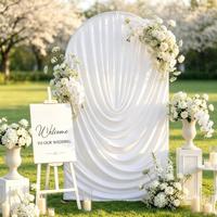 Rideau de fond élégant et moderne en soie de lait drapé élastique pour la décoration de l'entrée de la cérémonie de mariage ou de la fête