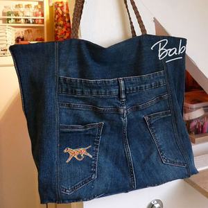 डी स्टैम्पिंग कस्टम कुत्ते आकार एपॉक्सी ब्रांड लोगो धातु पिन बैज के साथ रिवीट्स - Product Image 2