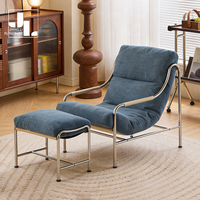 Fauteuil de salon confortable en tissu avec structure métallique, style moderne, pour chambre d'hôtel, villa ou salon.
