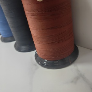 <span class=keywords><strong>Filo</strong></span> da Cucito in Fibra di Vetro Rivestito in PTFE Personalizzabile nei Colori Rosso, Blu e Nero - Product Image 2