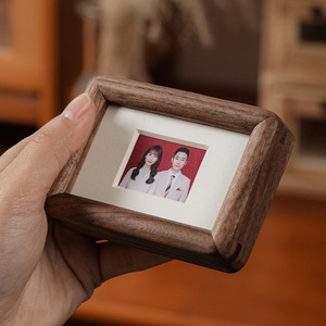 Aimant de réfrigérateur, cadre <span class=keywords><strong>photo</strong></span> magnétique en noyer noir, utilisé pour afficher les cartes et photos <span class=keywords><strong>Polaroid</strong></span> Mini - Product Image 4