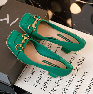 أحذية نسائية ماري جين بكعب مربع مريح وسهل الارتداء، أحذية بكعب عالٍ باللون الأخضر - Product Image 4