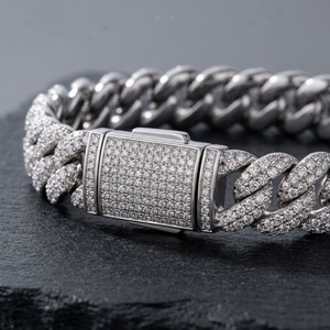 Bracelet en argent plaqué avec chaîne cubaine en moissanite VVS de qualité supérieure, tendance, pour unisexe, idéal pour les occasions spéciales - Product Image 6