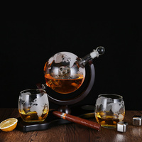 Cadeau Fête des Pères Noël Accessoires de Bar pour Alcool et Spiritueux Ensemble Carafe à Whisky Globe Gravée 850ml avec 2 Verres pour Hommes