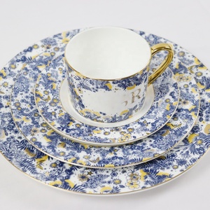 Services de table en gros, nouveau design, style européen, 4 pièces, assiettes en céramique et vaisselle en porcelaine fine, coffret cadeau, kit de tasses de luxe pour fête - Product Image 1