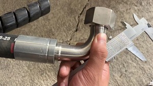 Ống dầu thủy lực cho máy móc xây dựng xe cao su & 2 lớp dây màu đen 0.1-0.6 MPa áp lực - Product Image 3