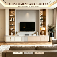 Meuble TV mural moderne sur mesure pour salon, poignées dorées, vitrine en verre miroir, niche rétroéclairée par LED, OEM ODM pour usage hôtelier