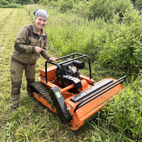 Tondeuse à gazon télécommandée avec moteur diesel bicylindre de 27 CV pour l'élimination des arbustes et des buissons dans les plantations de caoutchouc, MOQ 1 unité