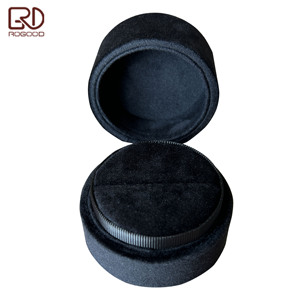 ROGOOD - Caja de Regalo Cilíndrica de Terciopelo Negro de Primera Calidad, Estuche Redondo de Tacto Suave para Anillos de Compromiso y Boda P1963 - Product Image 6