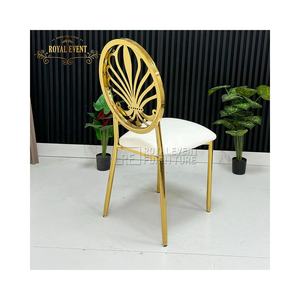 כסא חתונה ממתכת בציפוי כרום זהוב מבריק ויפה, עמיד וזול במבצע חם מהמפעל, עם מושב לבן לאירועים וחתונות. - Product Image 6