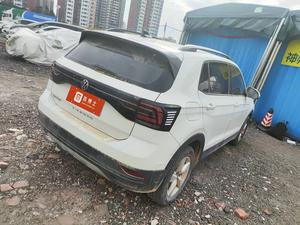 Véhicule d'occasion 2023 T-Cross 1.5L Automatique SUV avec sièges en cuir, caméra de recul et toit ouvrant panoramique pour concessionnaire - Product Image 2