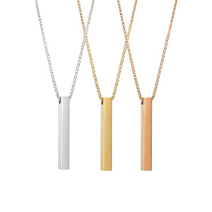 Collier à barre personnalisable avec lettrage inaltérable, couleurs vives, en acier inoxydable, chaîne fine de type 'box' de 22 pouces de long, avec pendentif barre - Product Image 2