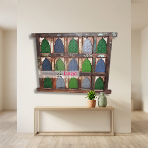 Panneau mural vintage en bois récupéré, avec cadre en treillis multi-grilles en verre texturé multicolore, fait main - Product Image 6