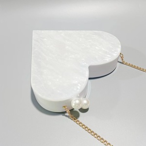 Pochette en résine en forme de cœur avec chaîne décorative en perles, sac à main de soirée pour femme, pochette de banquet - Product Image 3