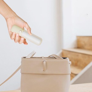 Rodillo Adhesivo Portátil para Pelo de Mascotas, Removedor de Pelusas de Bolsillo Reutilizable para Viajes, Mini Rodillo Quitapelusas para Ropa - Product Image 4