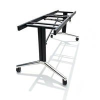 Grande table de bureau pliable avec structure en acier et roulettes, idéale pour les tables longues et les tables de formation