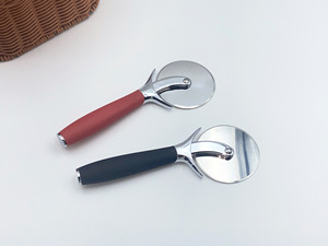 ชุดอุปกรณ์ตัดพิซซ่ารูปทรงรถยนต์ Crazy <span class=keywords><strong>Pizza</strong></span> Cutters พร้อมเขียง ถาด ที่ตัดแบบโยก ด้ามจับพลาสติกอย่างดี ทนทาน - Product Image 2