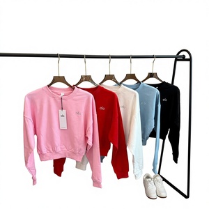 Sudadera de cuello redondo con letras tridimensionales 26 Spring para mujer, informal, clásica, versátil, deportiva, para yoga, top corto - Product Image 1