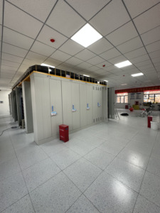 Vente directe d'usine de revêtements de sol surélevés en céramique antistatiques. Le plancher est surélevé, mais il soutient la continuité des activités commerciales. - Product Image 4