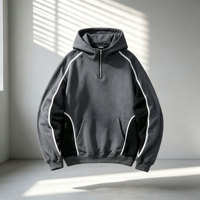 Sweat à capuche unisexe personnalisé en polaire gris et noir avec blocs de couleur contrastants, col zippé quart, coupe oversize, manches raglan, style vintage sport