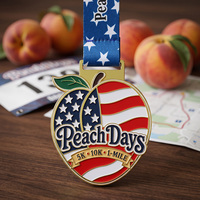 Médailles sportives personnalisées en métal émaillé 3D en forme de pêche avec logo graphique drapeau américain pour la course à pied 1k 5k 10k, la course de marathon