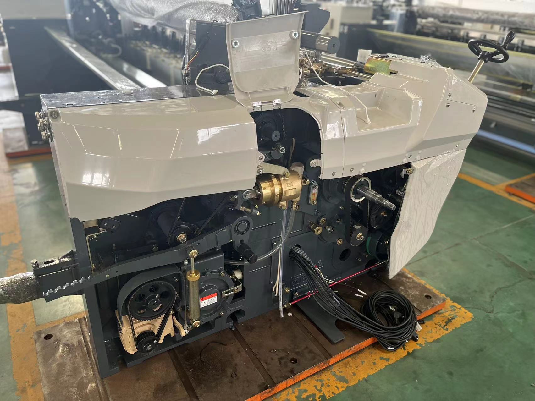 700 - 1000RPM Speed Water Jet Loom For Weaving Polyester Satin Double Color