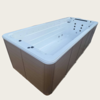 Système de contrôle intelligent pour spa Infinity, hôtel moderne et écologique avec drain, 40 jets combinés pour massage et vue panoramique sur le ciel