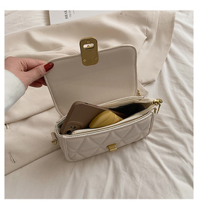 Bolsa de Ombro Feminina Transfronteiriça de Couro Macio com Rebites e Zíper, Pequena e Quadrada, Simples e Elegante - Product Image 3