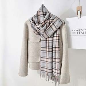 Nouvelle Écharpe Châle en Cachemire Tendance Style Frais Automne Hiver, Plaid Simple Chaud avec Pompons YHK0023 - Product Image 2