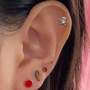 Boucles d'oreilles en titane Halloween F136 16g Punk Skull Hollow Tragus, anneau de cartilage en <span class=keywords><strong>spirale</strong></span> pour la lèvre, bijoux de corps pour <span class=keywords><strong>piercing</strong></span> d'Halloween - Product Image 4