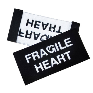 YH-WL-0030 en gros personnalisé privé tissé fond noir taille vêtements marque vêtement tissu étiquettes t-shirt étiquette avec Logo fabricant - Product Image 4