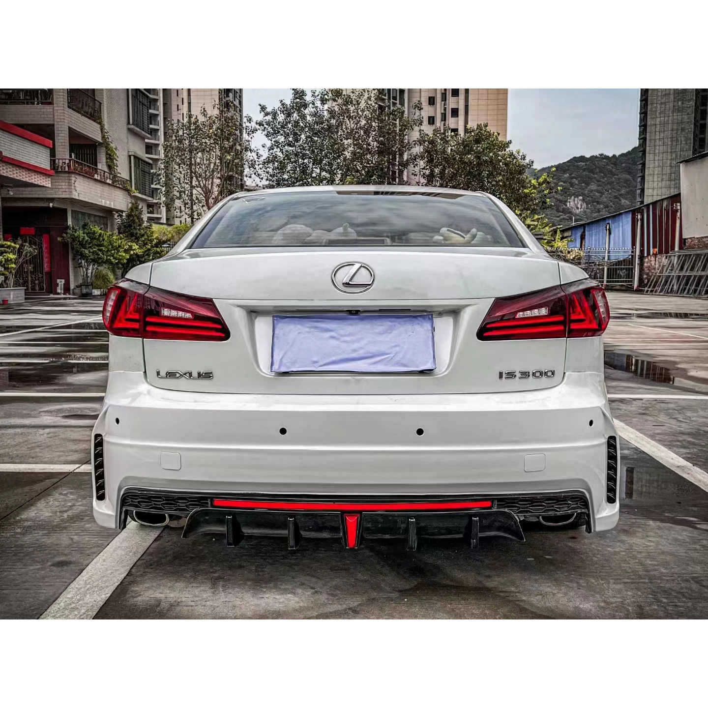Lexus IS250/IS300 Facelift Body Kit - Upgrade Your Rear Bumper, image size:1440x1440
