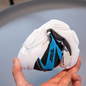 Zapatillas deportivas ligeras y modernas para niños y niñas, zapatillas deportivas transpirables de malla de alta calidad, zapatillas casuales para niños para la escuela y actividades al aire libre. - Product Image 3