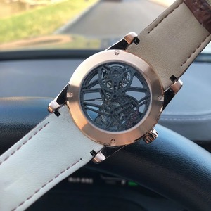 นาฬิกาข้อมือผู้ชายหรูหราคุณภาพสูง ดีไซน์กลไกแบบ Skeleton Tourbillon ตัวเรือนทรงกลมประดับเพชร สีโรสโกลด์ พร้อมคู่มือการใช้งาน - Product Image 3