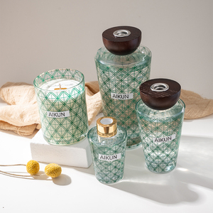 Coffret Cadeau Aromathérapie Aikun Motif Vert Assorti – Diffuseur à Bâtonnets et Bougie Parfumée avec Accents Dorés pour Hôtels - Product Image 1