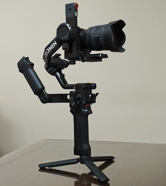 RS 5 Combo Low Price 3kg Payload 14 Hours of Standby Time 1-Hour Full Charge Professional Handheld 3-Axis Gimbal Stabilizer