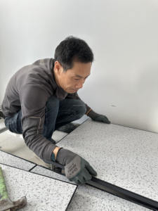 أرضية مرتفعة من الفولاذ والبي في سي مضادة للكهرباء الساكنة ومقاومة للماء والحريق لغرف الخوادم ومراكز البيانات وغرف الكمبيوتر - Product Image 2